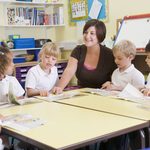 article3_classroom_teacher_students_01