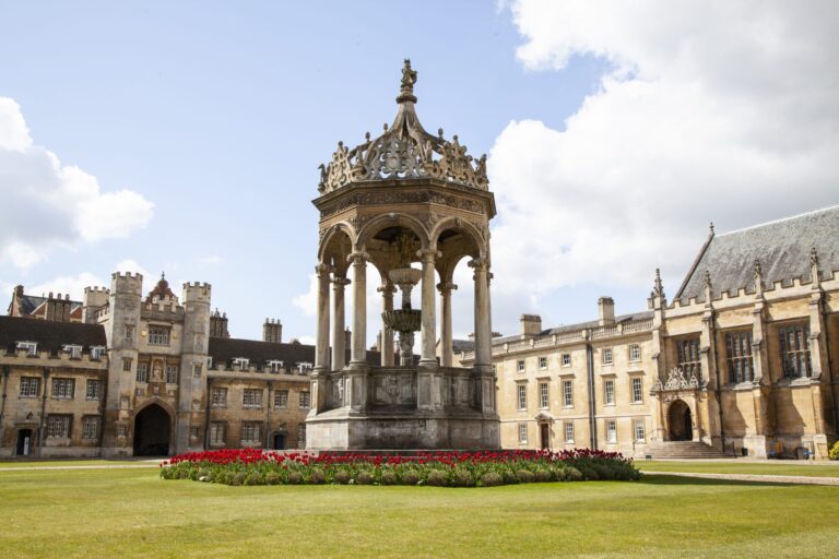 영국 케임브리지대학교 트리니티 칼리지(Trinity College Cambridge)의 그레이트 코트 전경